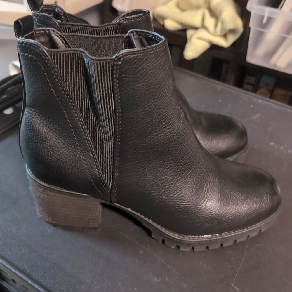 MIA Y2k Jody Lug Sole Chelsea Boots size 10 M Black Women's Shoes